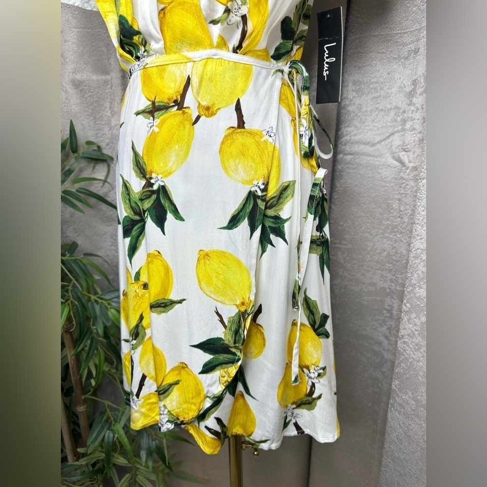 NWT Lulus A La Tart White and Yellow Lemon Print Wrap Dress Sz S - Picture 7 of 12